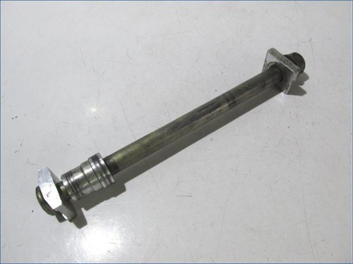 Rear wheel axle triumph - rear,