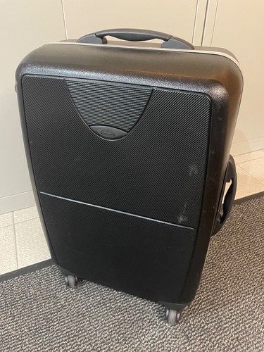 Black samsonite hard shell - hard,