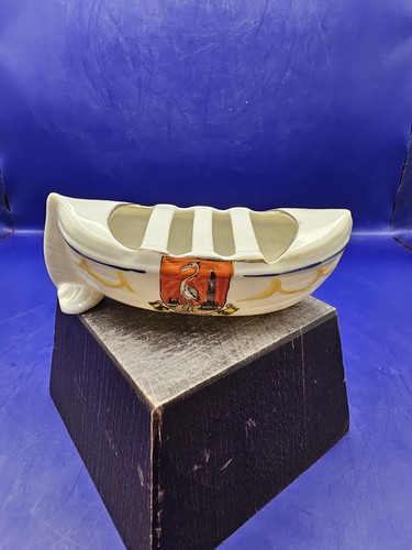Crested china arms herne - crested,