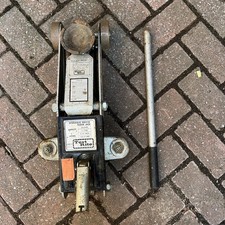Floor Jack Low Profile 1.5 Ton