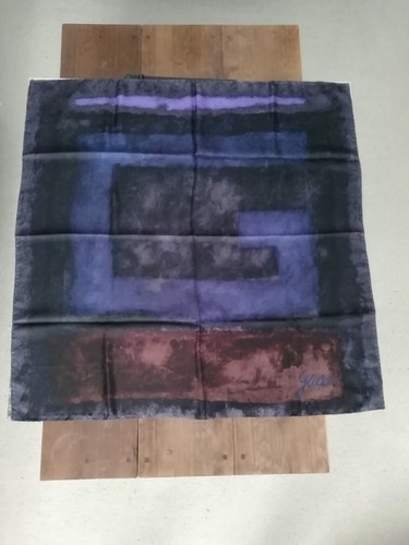 Gucci hand rolled silk scarf - g,