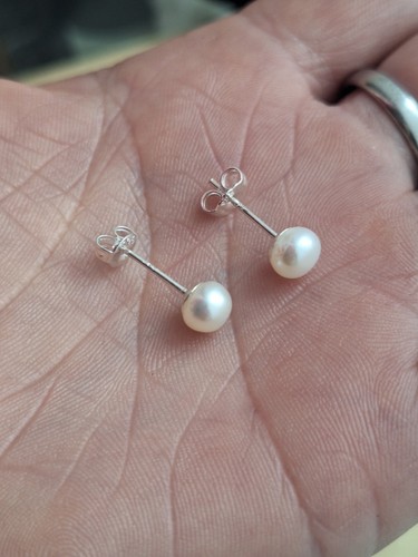 White freshwater pearl - ,