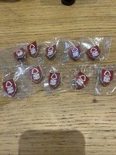 JOBLOT BUNDLE X 10 NOTTINGHAM FOREST BADGES BRAND NEW.