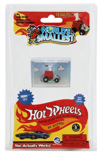 World smallest toys - world's, snoopy