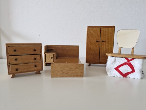 Vintage dollshouse bedroom - dollshouse,