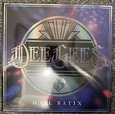 Foo Fighters • Dee Gees •