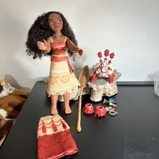 Disney Store Deluxe Moana Singing Doll Head dress anklets and oar 