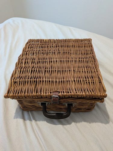 Vintage honey brown wicker - honey,