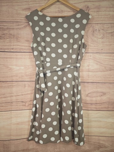 Wallis size petite - size,