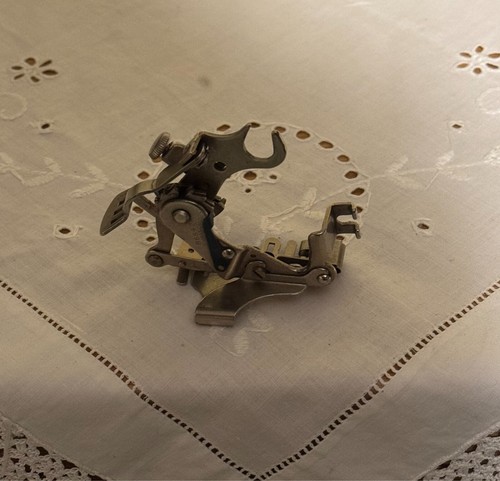 Genuine singer sewing machine - genuine,