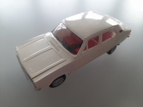 Airfix morris marina - 1/32,