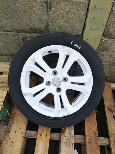 Peugeot 208 petrol 2013 - 208,