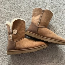 UGG Bailey Button II Sheepskin Lined Suede Boots in Chestnut Brown Size 10