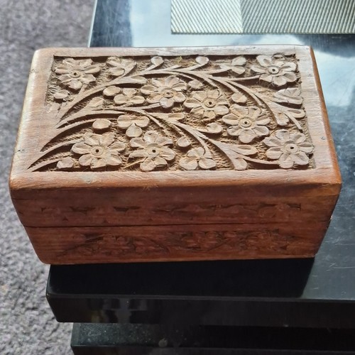 Carved wooden floral jewellery - wooden,