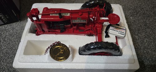 Ertl farmall tractor 1 - farmall, f-20