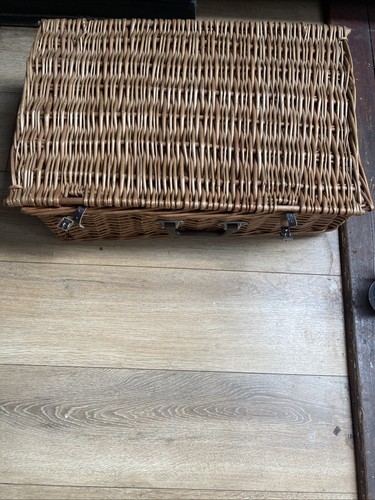 Large solid picnic basket - large,