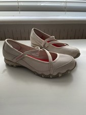 Sketches Ladies Beige Shoes In Size 5