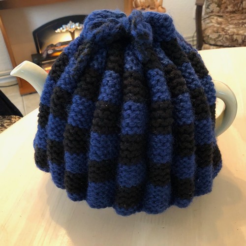 Tea cosy hand knitted navy - hand,