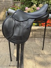***Sue Carson Leader Jump Saddle Black 17.5” M/W Flair***