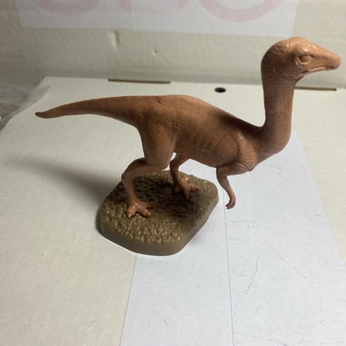 Np323 invicta stenonychosaurus - np323,