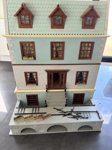 Large four story dolls - story,