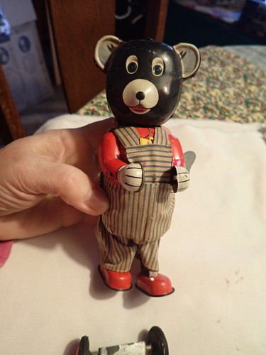 Antique metal wind bear - metal,