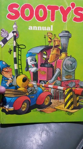 Sooty annual 1976 rare - sooty's,