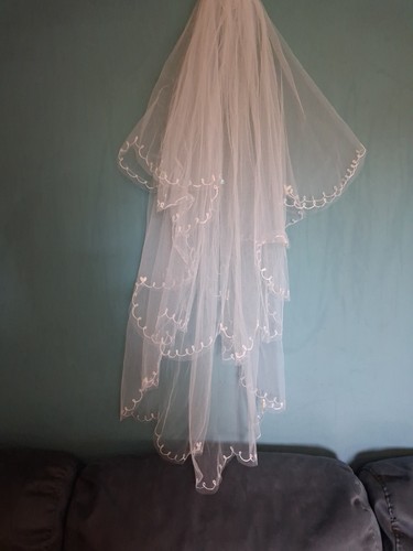 White wedding veil tier - white,