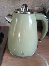 Swan SK19020GN Retro Jug Kettle, Fast Boil, Easy Pour 1.5L Green. New & Boxed