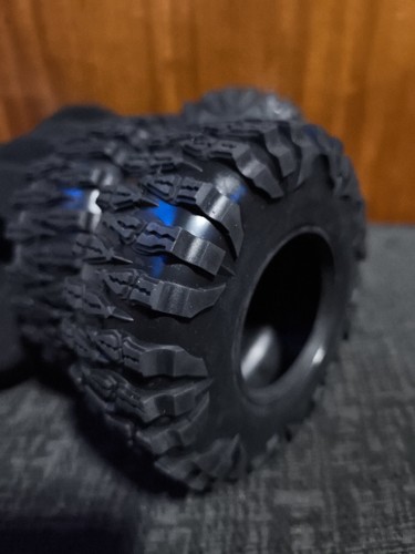 Crawler tires and - x4,