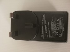 Wall plug-in battery charger for LP-E6
