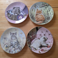 ROYAL WORCESTER KITTEN