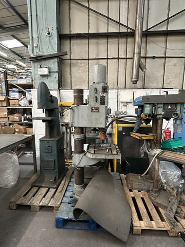 Floor standing pillar drill - ,