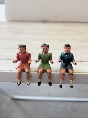 Vintage lead figures sitting - vintage,