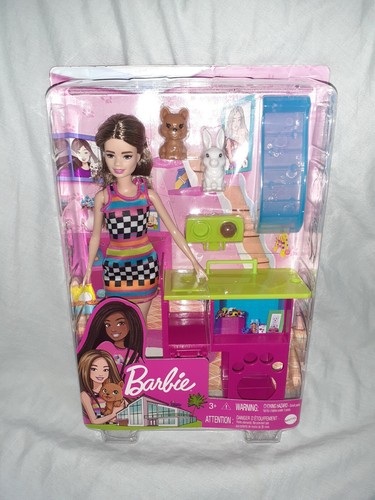Barbie pets playhouse - •,