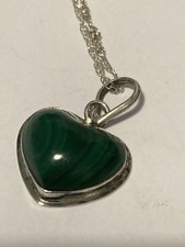 Vintage Sterling Silver & Malachite Gemstone Heart Pendant 42cm Necklace.
