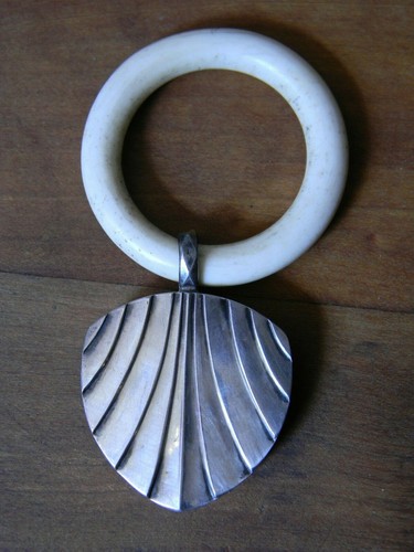 Silver rattle art - silver,