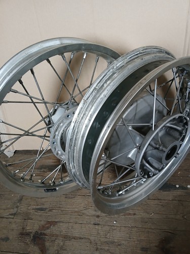 Triumph thruxton 900 wheels - triumph,