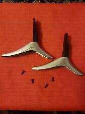 HITACHI 32HB6J61U TV FEET/STAND/LEGS  WITH FIXING SCREWS. 