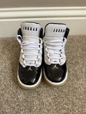 Junior Air Jordan’s Max Aura Size 3