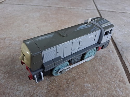 Thomas trackmaster dennis - thomas,