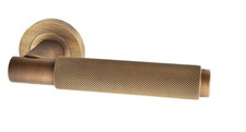 Carlisle Brass VARESE KNURLED Door Handles Lever On Round Rose in ANTIQUE BRASS