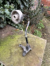 Unrestored corner bracket - corner,