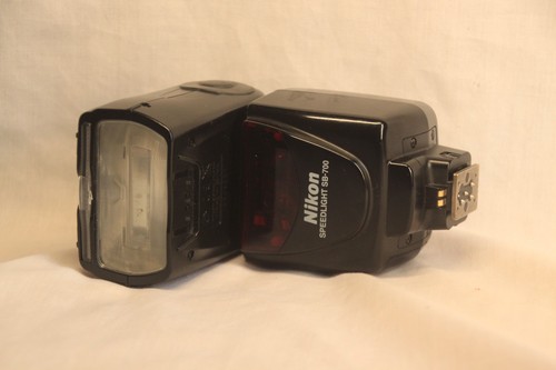 Nikon 700 speedlite - sb-700,