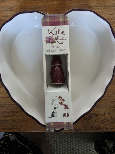 Katie alice pie dish sream - katie,