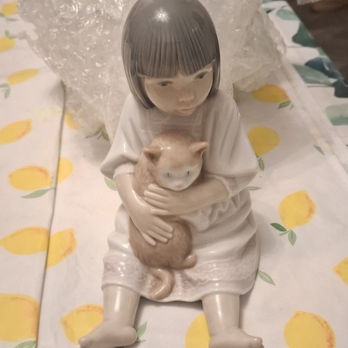 Nao lladro girl hugging cat - nao,