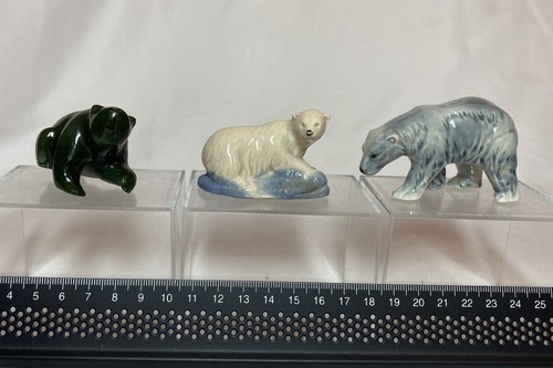 Three small 4 5 cm - (3.5, 4.5