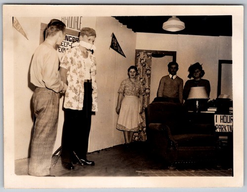 Vtg snapshot theater play - vtg, b&w