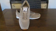 MENS SIZE 9 BEIGE REEBOK