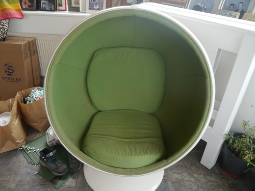 Retro egg pod - chair., bulky